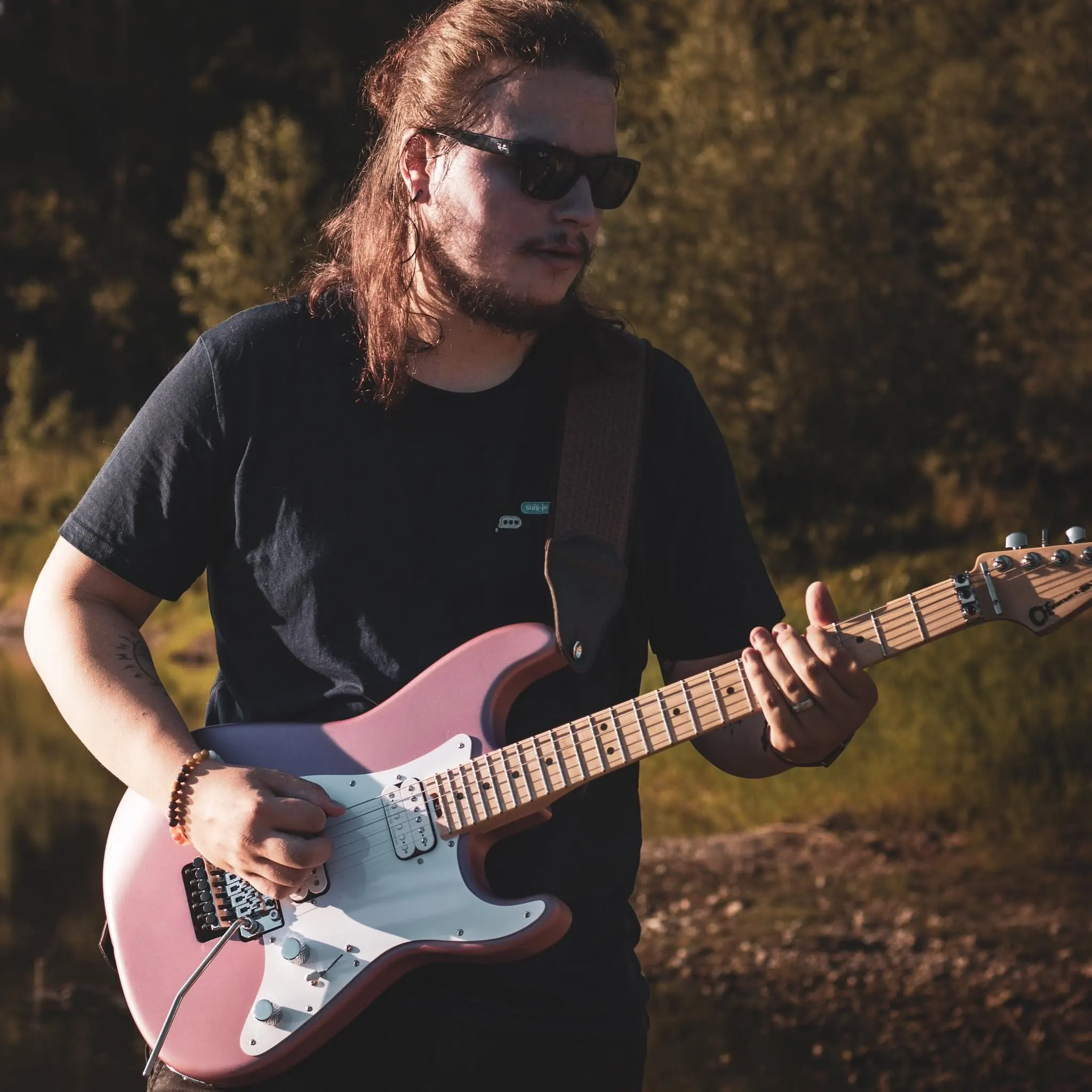 Julien Dutour, professeur de guitare et créateur de ReprendreLaGuitare.fr
