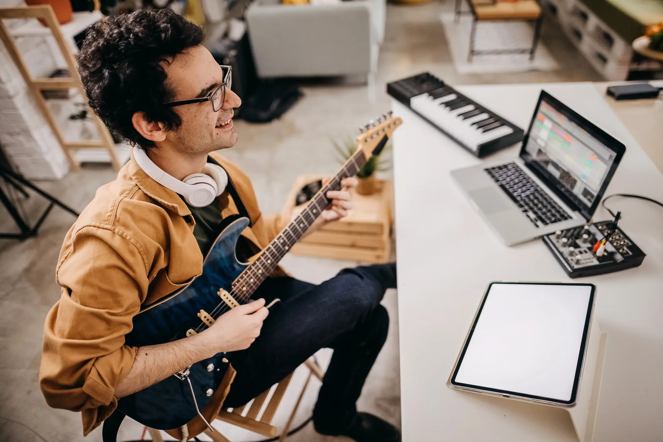 Pratique régulière de la guitare avec un programme de reprise progressif