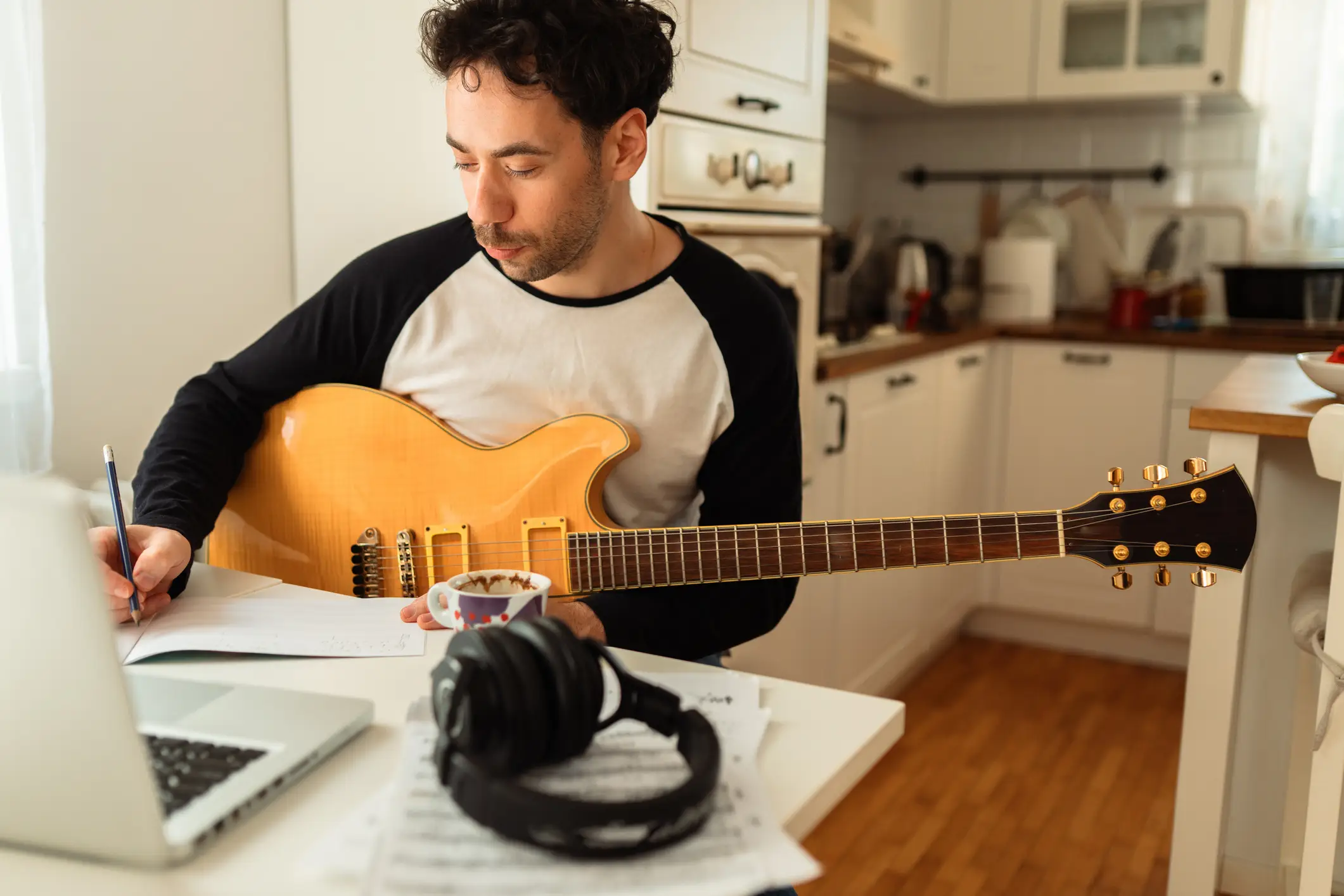 Évaluation du niveau actuel lors d’une reprise de la guitare